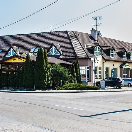 Penzion Evergreen Тренчин Екстер'єр фото